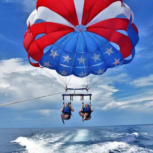 Parasailing in Dubai