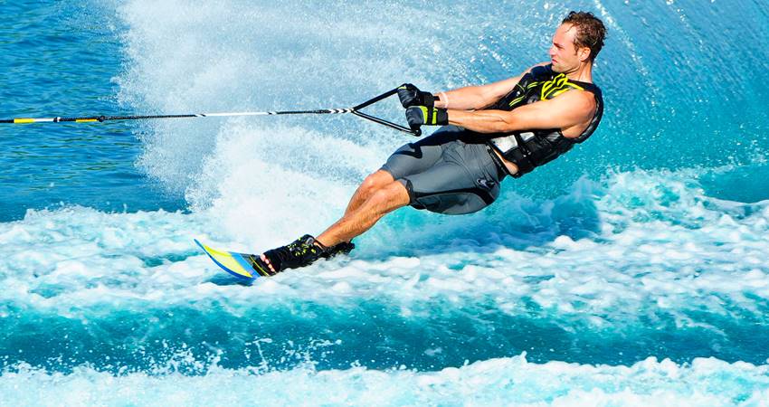 Water Skiing in Dubai