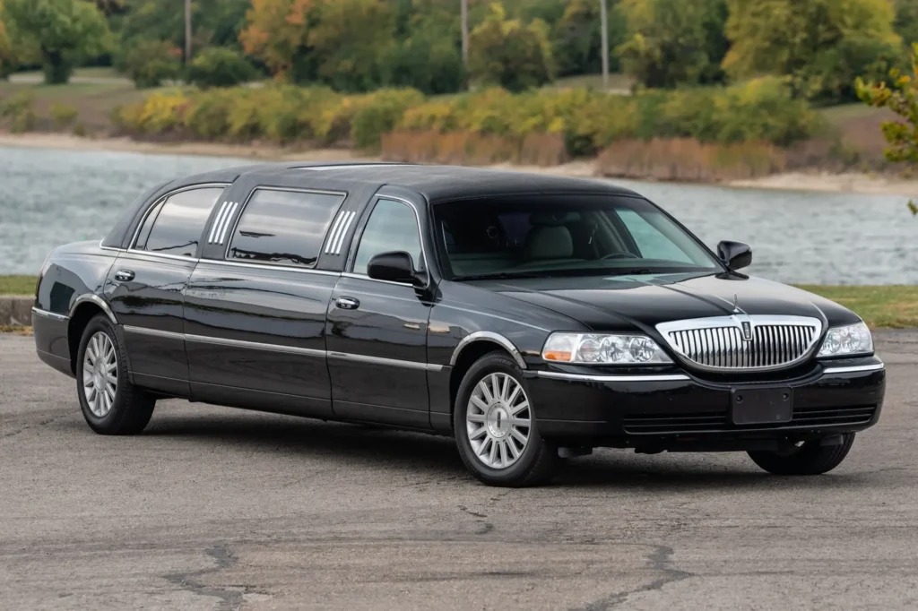Lincoln Town Car Limousine for rent in Dubai